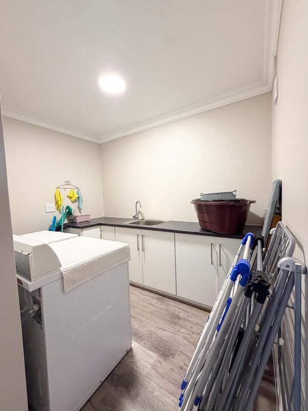 5 Bedroom Property for Sale in Reebok Western Cape